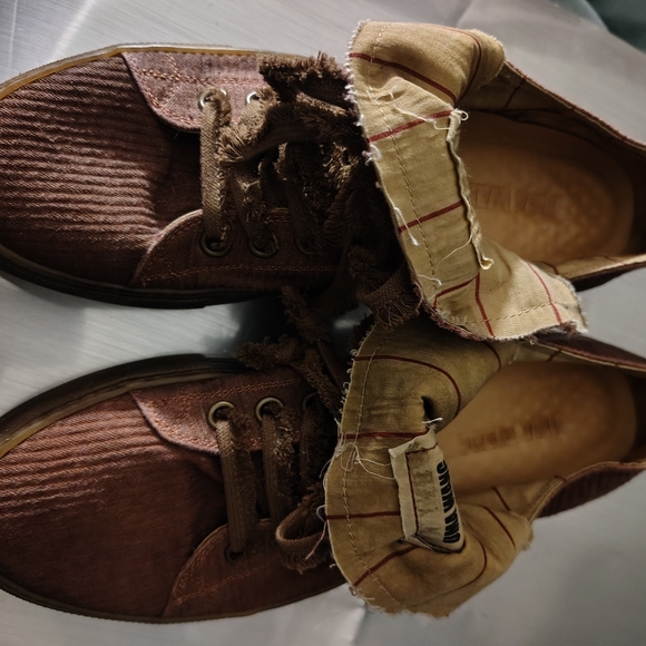 They're Sold - Picture 3 of 5